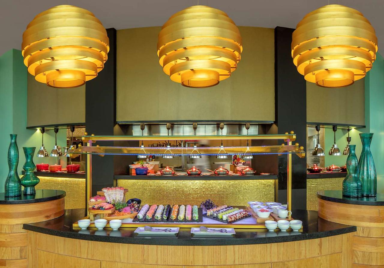 Symphony Style Hotel Kuwait Salmiya المظهر الخارجي الصورة The buffet at the restaurant