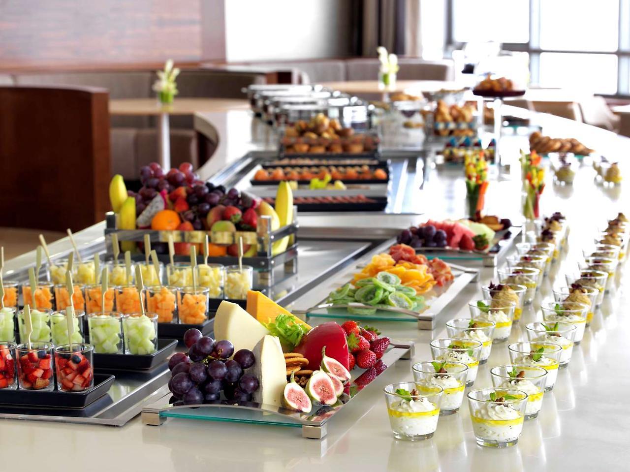 Symphony Style Hotel Kuwait Salmiya المظهر الخارجي الصورة A buffet