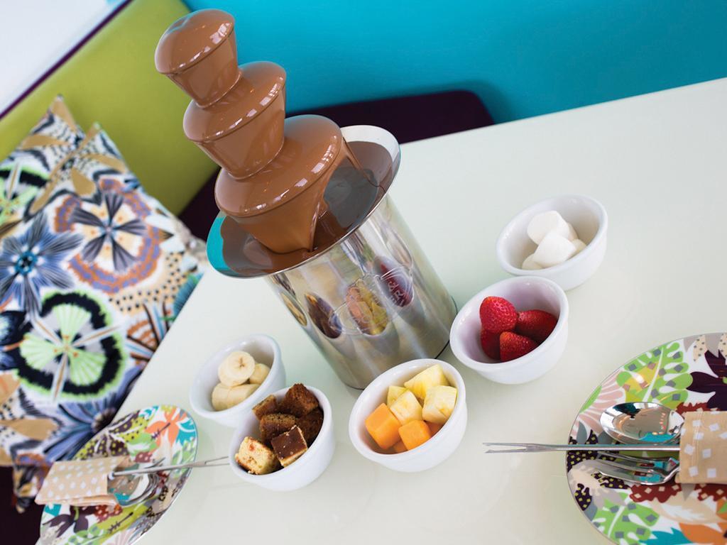 Symphony Style Hotel Kuwait Salmiya المظهر الخارجي الصورة A chocolate fountain