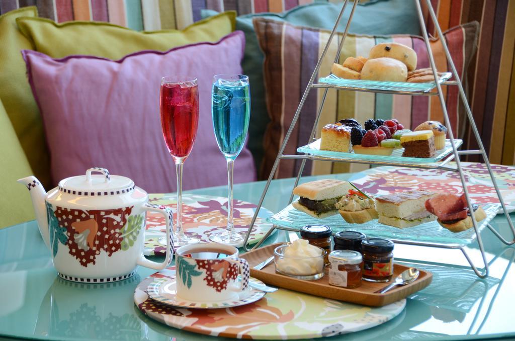 Symphony Style Hotel Kuwait Salmiya المظهر الخارجي الصورة Afternoon tea at the InterContinental Hotel, London