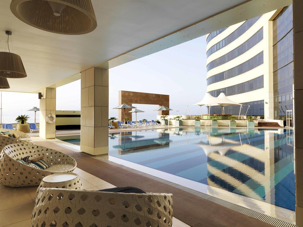 Symphony Style Hotel Kuwait Salmiya المظهر الخارجي الصورة The pool at the hotel