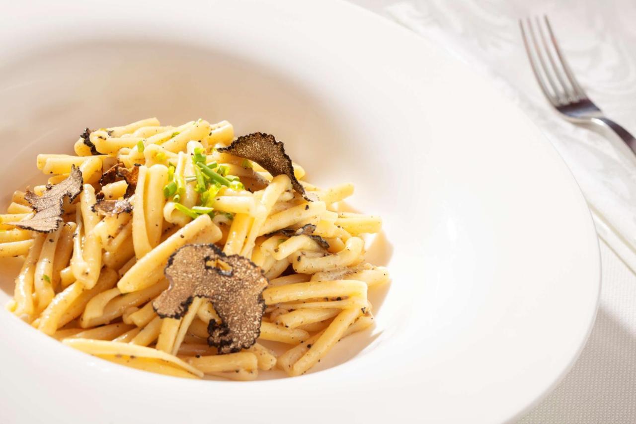 Symphony Style Hotel Kuwait Salmiya المظهر الخارجي الصورة Tagliolini with black truffle