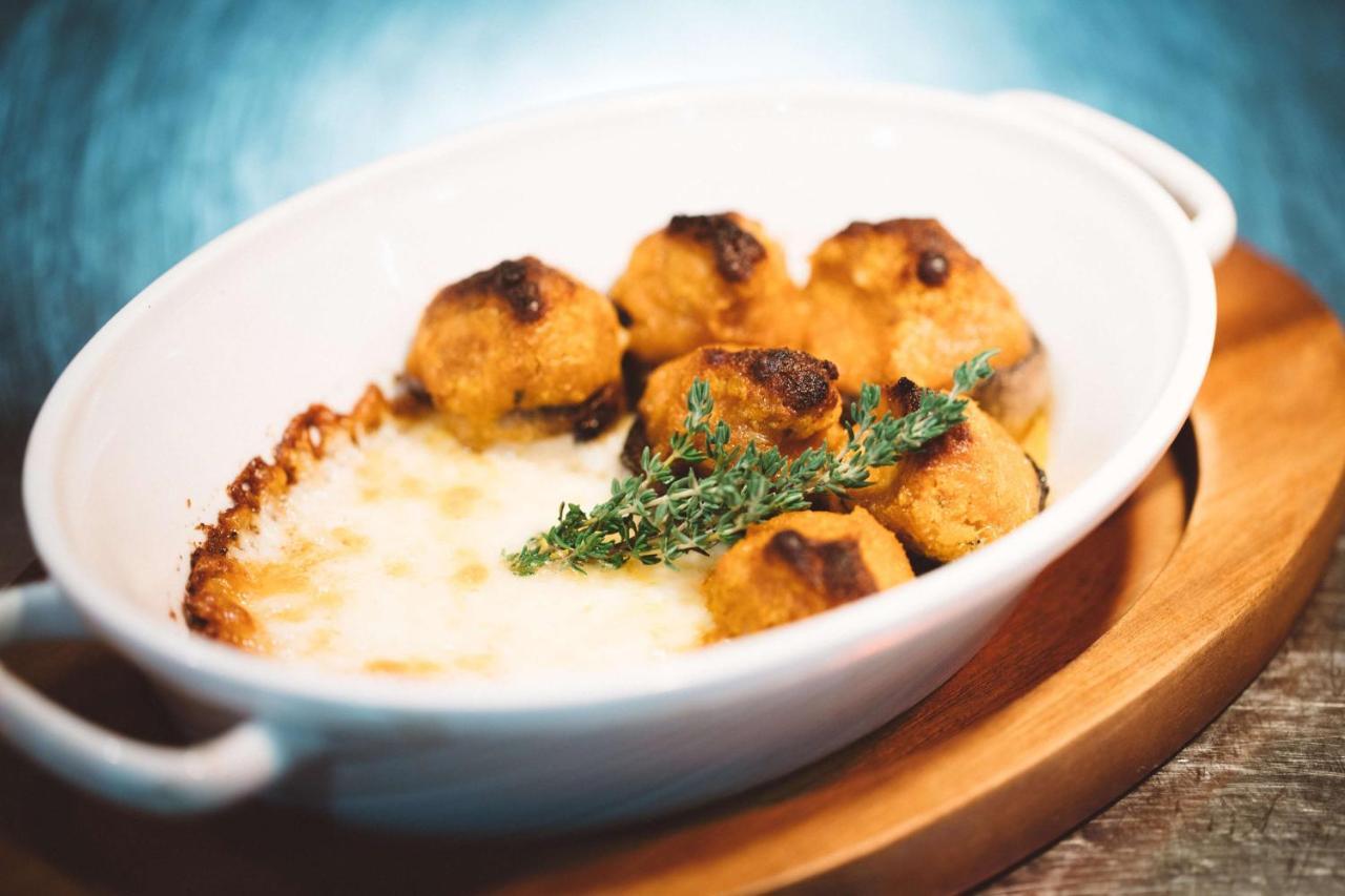 Symphony Style Hotel Kuwait Salmiya المظهر الخارجي الصورة A bowl of Swedish meatballs